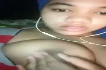 Mainin Tetek Gede Jilbab Biru